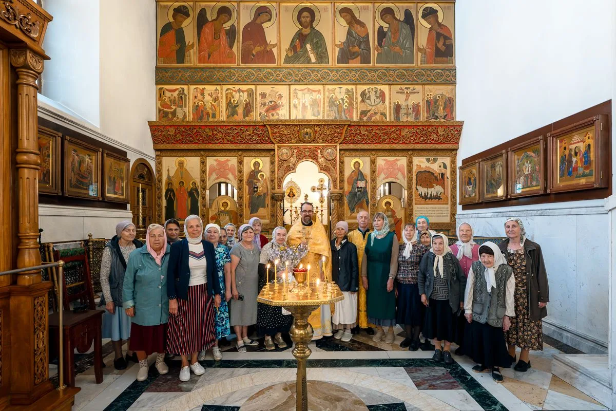 В Преображенском соборе поздравили с 80-летием многолетнюю труженицу храма Лидию Петровну Фаюстову
