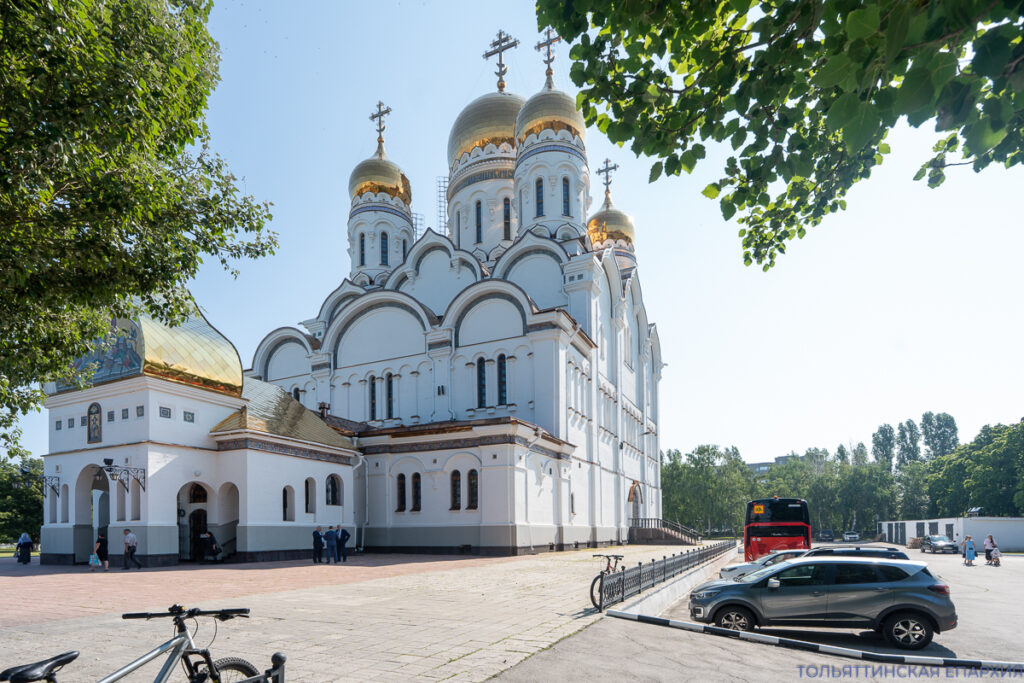 В год 60-летия АО «АВТОВАЗ» в Преображенском кафедральном соборе Тольятти почтили память сотрудников предприятия, отдавших жизнь за веру и Отечество