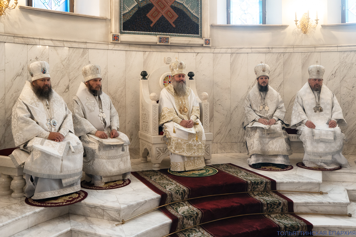 В праздник Преображения Господня глава Самарской Митрополии митрополит Феодосий возглавил соборное архиерейское богослужение в Преображенском кафедральном соборе Тольятти